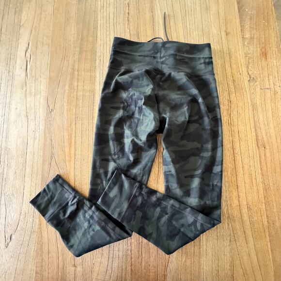 Vuori Green Camo Daily Legging - Size M - Picture 2 of 6